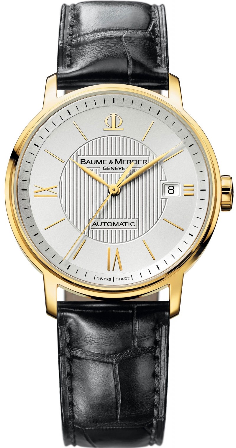 Baume&Mercier Classima MOA08787 Baume&Mercier Classima MOA08787Наручные часы<br>Часы Baume&Mercier Classima MOA08787Классические мужские часы в золотом корпусе (проба 750). Диаметр корпуса составляет 39 мм. Механические часы дополнены модулем автоподзавода. Ремешок выполнен из кожи аллигатора. Задняя крышка прозрачная.<br><br>Пол: None<br>Страна-производитель: Швейцария<br>Механизм: Механический<br>Материал корпуса: Золото<br>Материал ремня/браслета: Кожа<br>Водозащита, диапазон: 20 - 100 м<br>Стекло: Сапфировое<br>Толщина корпуса: 9 мм<br>Стиль: Классика