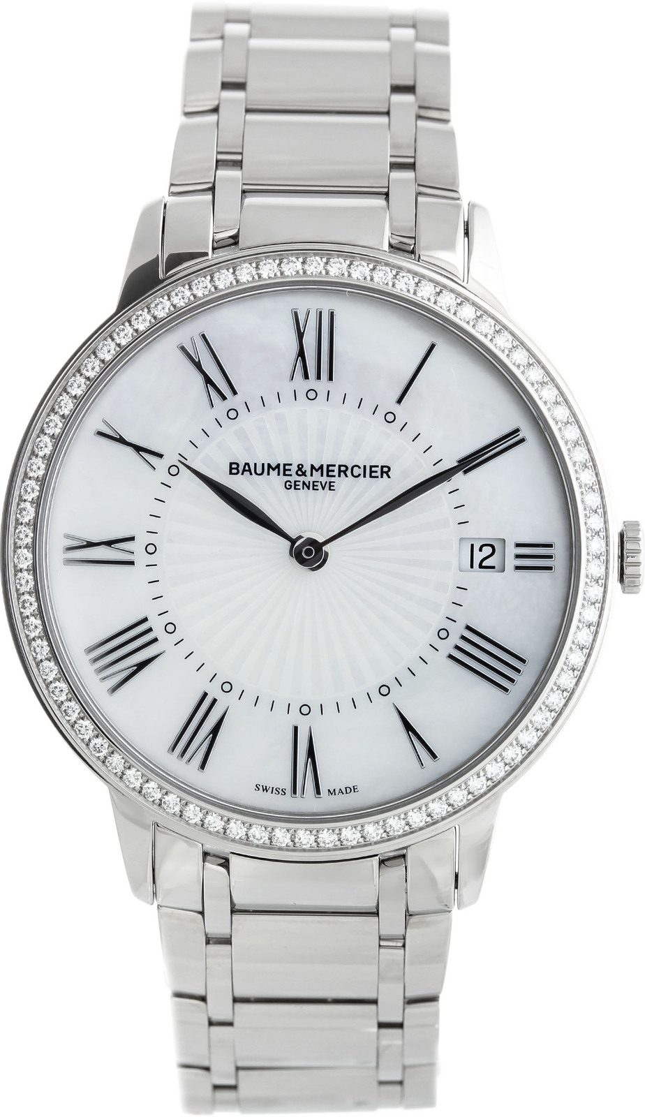 Baume&Mercier Classima MOA10227 Baume&Mercier Classima MOA10227Наручные часы<br>Часы Baume&Mercier Classima MOA10227Данная модель предсталяет собой классические женские часы из коллекции Classima. Циферблат часов украшен рисунком гильоше в виде лучей и перламутром. Корпус диаметром 36,5 мм выполнен из стали и украшен 78-ю бриллиантами (0,49 ct). Дополняет корпус стальной браслет.<br><br>Пол: None<br>Страна-производитель: Швейцария<br>Механизм: Кварцевый<br>Материал корпуса: Сталь<br>Материал ремня/браслета: Сталь<br>Водозащита, диапазон: 20 - 100 м<br>Стекло: Сапфировое<br>Толщина корпуса: 5,65 мм<br>Стиль: Классика