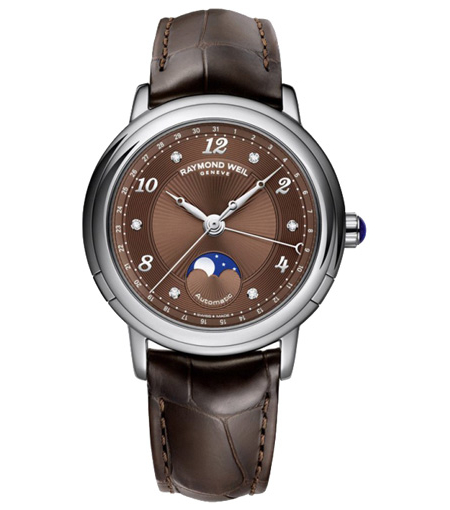 Raymond Weil Maestro 2739-L2-05785 Raymond Weil Maestro 2739-L2-05785Наручные часы<br>Швейцарские часы Raymond Weil Maestro 2739-L2-05785Часы принадежат коллекции Maestro. Это стильные женские часы. Материал корпуса часов — сталь. Стекло - сапфировое . Водозащита этой модели 50 м. Цвет циферблата - коричневый. Циферблат содержит часы, минуты, секунды. В этой модели используются такие усложнения как дата, фаза луны, сложный календарь, . Диаметр корпуса часов составляет 36мм.<br><br>Для кого?: Женские<br>Страна-производитель: Швейцария<br>Механизм: Механический<br>Материал корпуса: Сталь<br>Материал ремня/браслета: Кожа<br>Водозащита, диапазон: 20 - 100 м<br>Стекло: Сапфировое<br>Толщина корпуса: None<br>Стиль: Классика