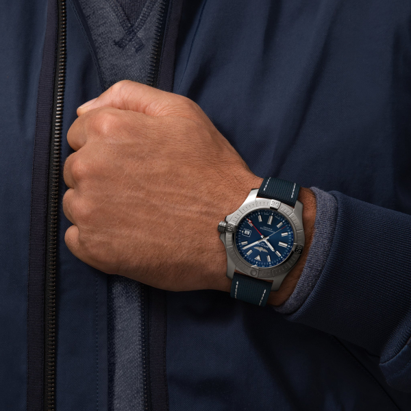 Breitling Avenger Automatic GMT 45 A32395101C1X1