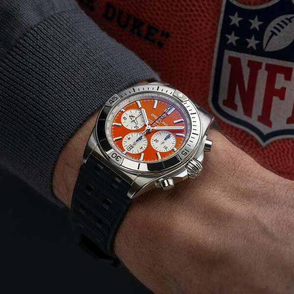 Breitling Chronomat B01 42 NFL Denver Broncos Edition AB01342B1O2S1 Breitling Chronomat B01 42 NFL Denver Broncos Edition AB01342B1O2S1